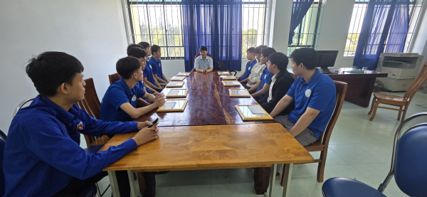 KHOA ĐIỆN VÀ ĐIỆN TỬ VINH DANH 10 SINH VIÊN ĐẠT LOẠI GIỎI CẢ NĂM HỌC 2024-2025