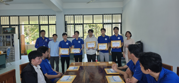 KHOA ĐIỆN VÀ ĐIỆN TỬ VINH DANH 10 SINH VIÊN ĐẠT LOẠI GIỎI CẢ NĂM HỌC 2024-2025