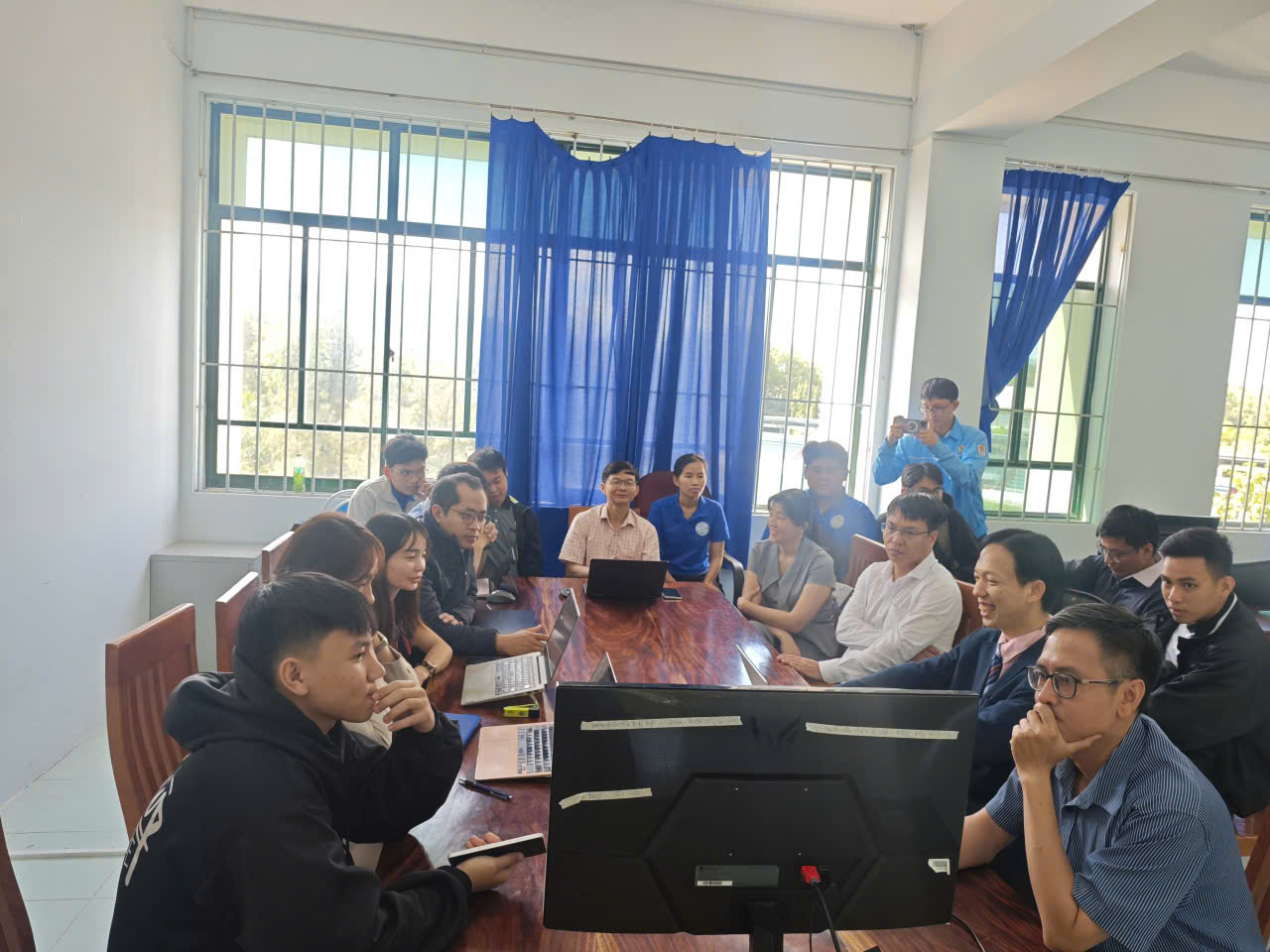 PGS. TS. Nguyễn Gia Minh Thảo trao đổi hợp tác nghiên cứu với Khoa Điện Và Điện tử, Trường Kỹ thuật và Công nghệ, Trường Đại học Nha Trang